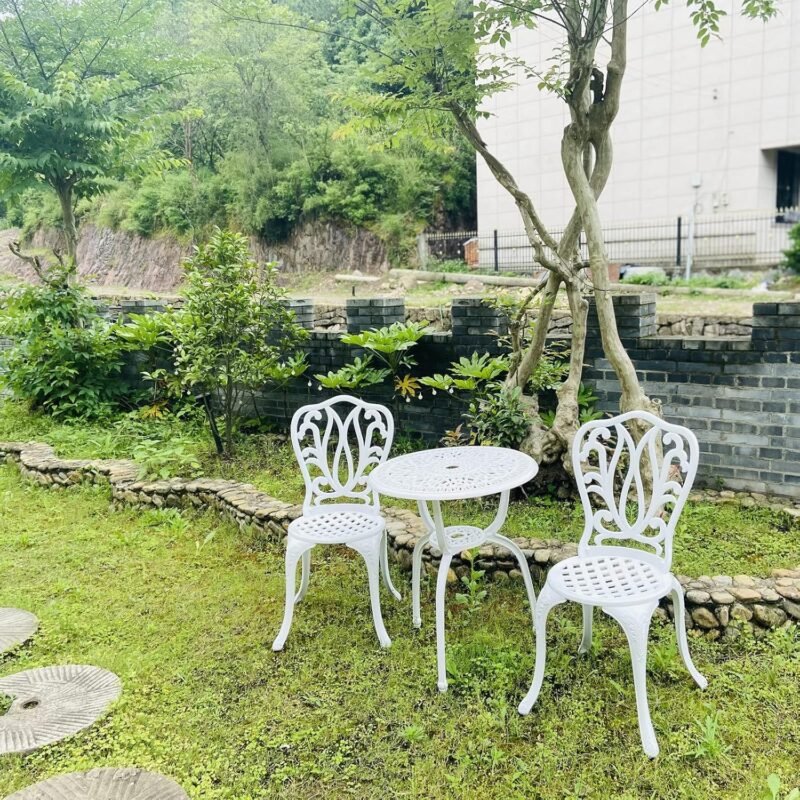 KAI LI Patio Bistro Sets 3 Piece cast Aluminum Patio Furniture Outdoor Garden Metal Rust Proof Tables and Chairs White bisrto Set (Big Tulip-White) - Imagen 6